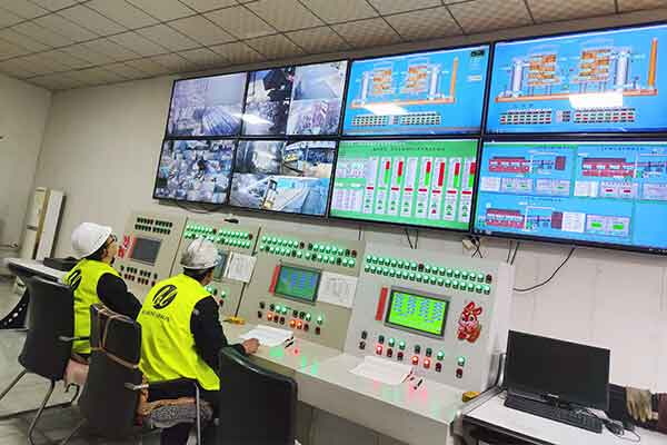 heycarbon-master-control-room-